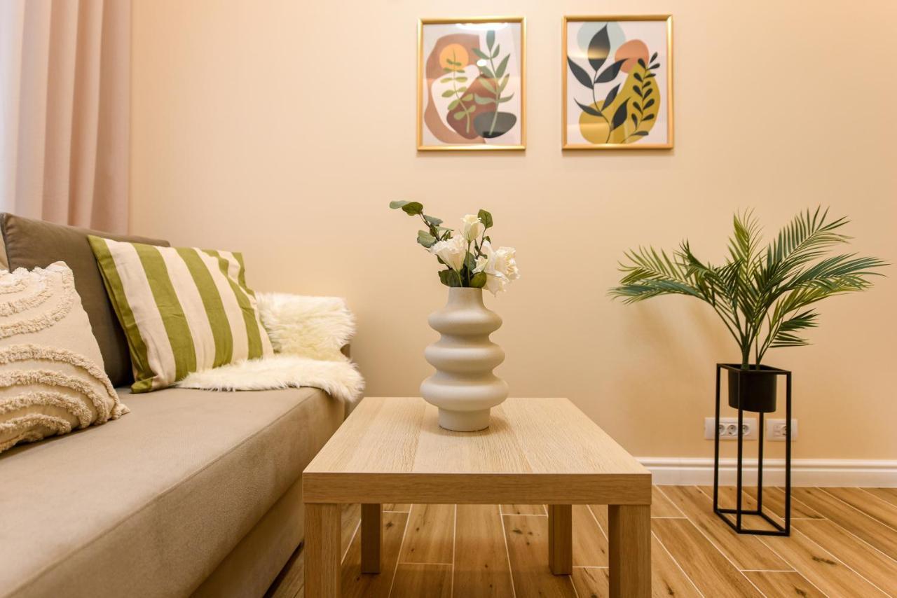 Green Leafy Brasov - Ideal 2 Bedroom Apartment エクステリア 写真