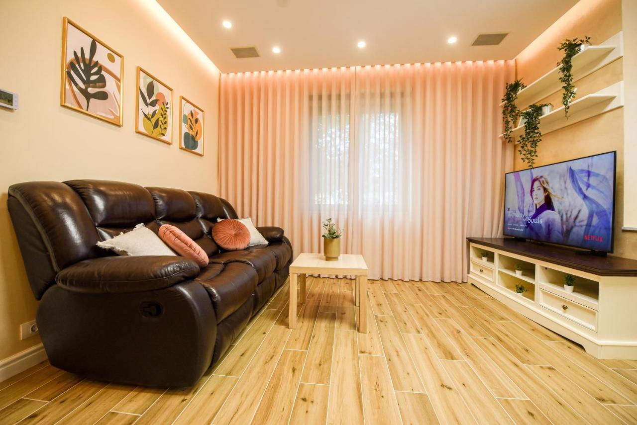 Green Leafy Brasov - Ideal 2 Bedroom Apartment エクステリア 写真