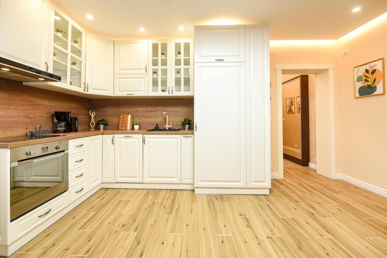 Green Leafy Brasov - Ideal 2 Bedroom Apartment エクステリア 写真