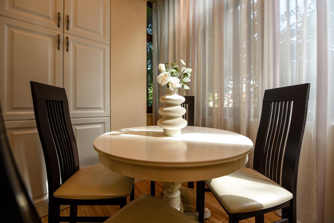 Green Leafy Brasov - Ideal 2 Bedroom Apartment エクステリア 写真