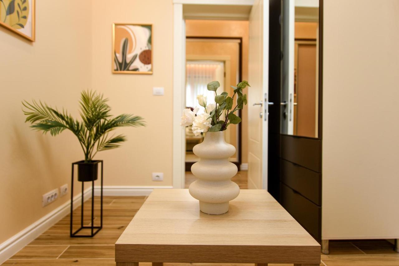 Green Leafy Brasov - Ideal 2 Bedroom Apartment エクステリア 写真