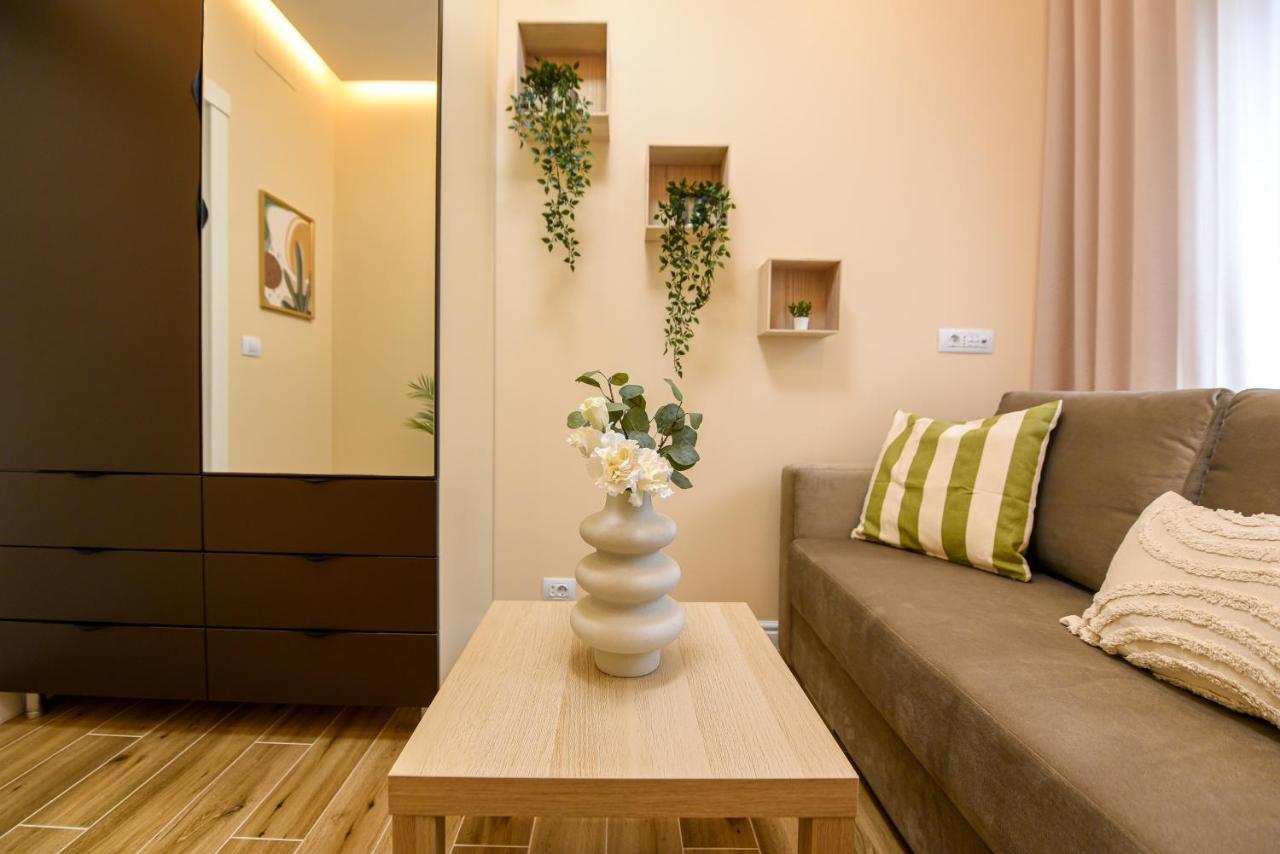 Green Leafy Brasov - Ideal 2 Bedroom Apartment エクステリア 写真